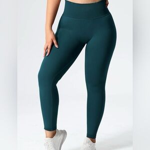 YEOREO Teal Scrunch Butt Leggings // L